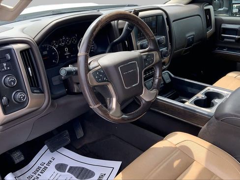 Used 2019 GMC Sierra 2500 Denali w/ Duramax Plus Package AWD/4WD image 18