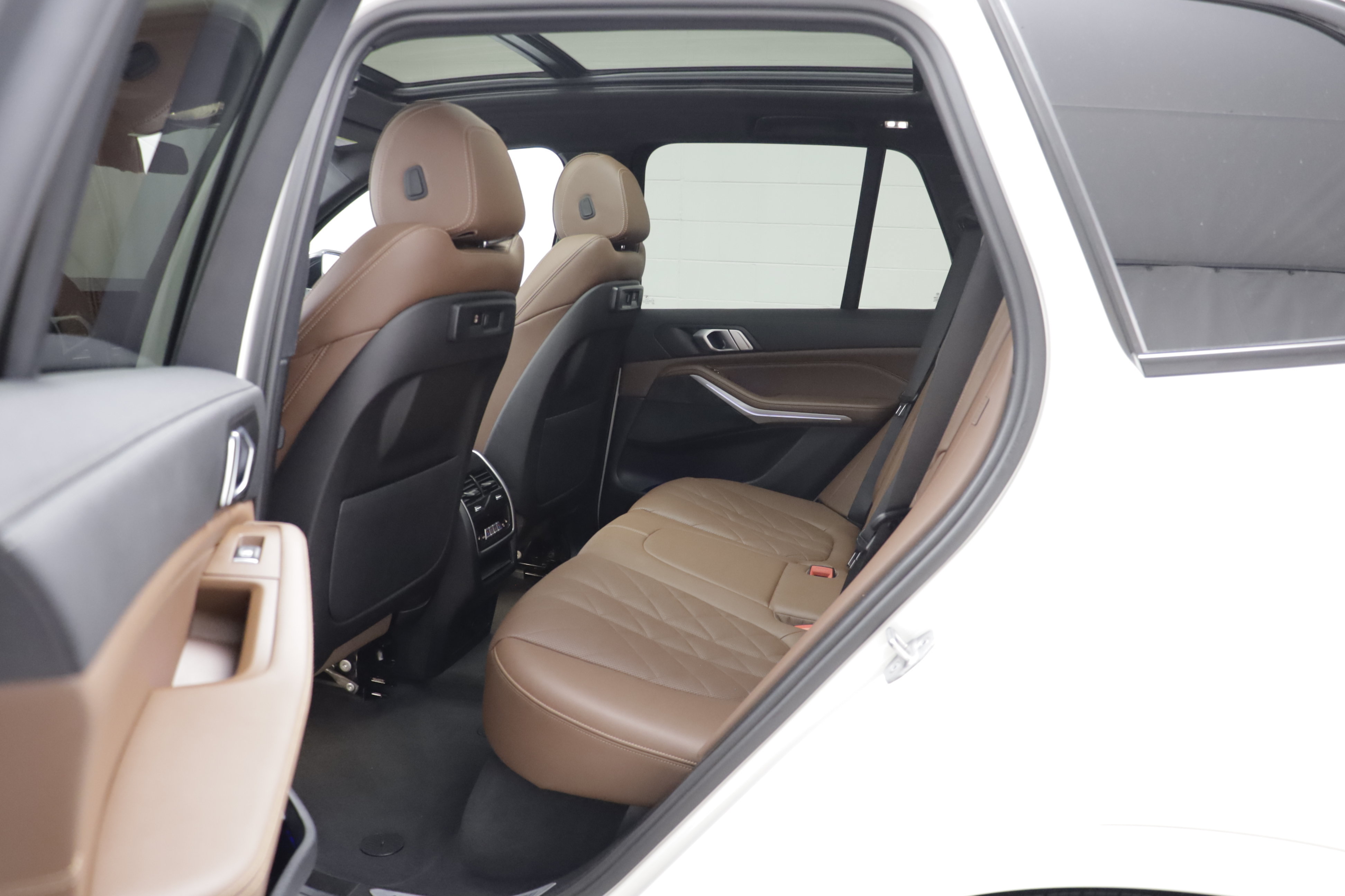 Used 2023 BMW X5 xDrive40i w/ M Sport Package AWD/4WD image 13