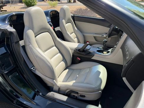 Used 2006 Chevrolet Corvette Convertible w/ Preferred Equipment Group RWD image 15