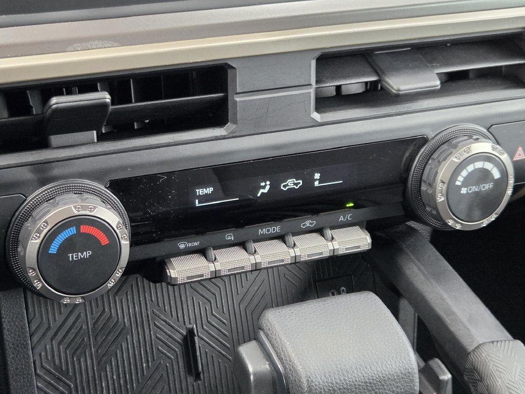 Used 2024 Toyota Tacoma SR5 AWD/4WD image 19