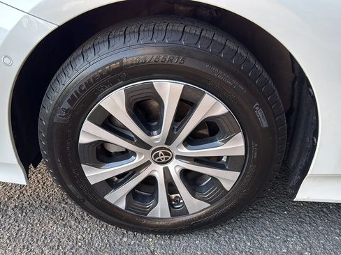 Used 2020 Toyota Prius XLE AWD/4WD image 9