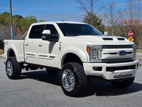 Used 2017 Ford F250 Lariat w/ Lariat Ultimate Package image 9
