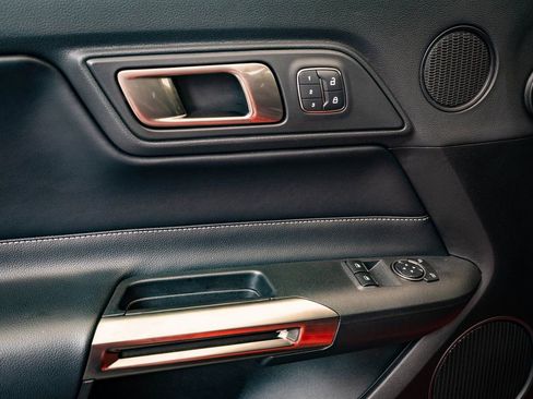 Used 2022 Ford Mustang Shelby GT500 w/ Technology Package image 21