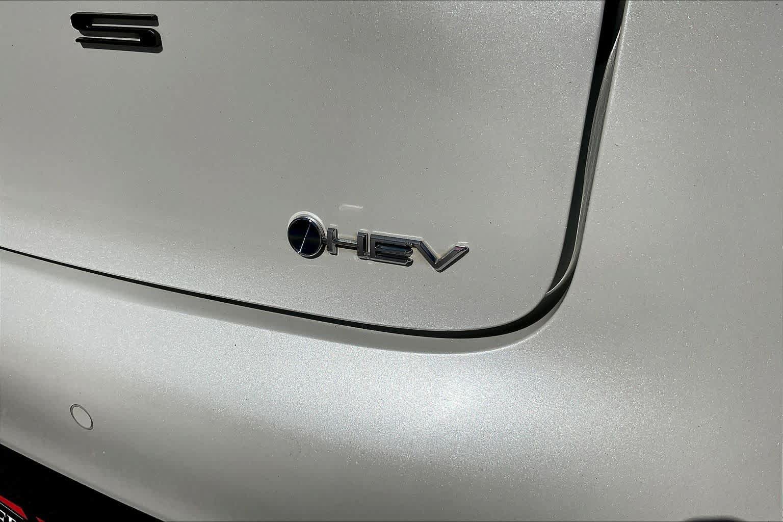 Used 2025 Toyota Prius XLE FWD image 10