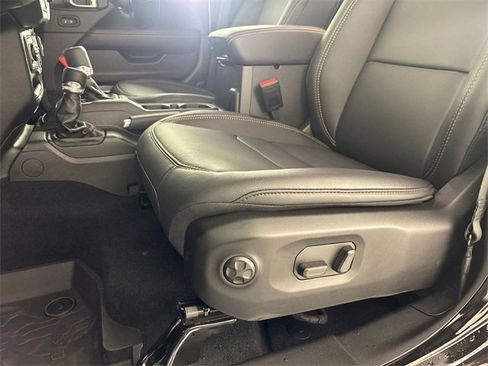 New 2025 Jeep Gladiator Sport w/ Premium Package image 15