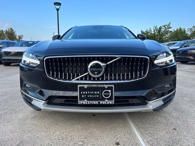 Certified 2025 Volvo V90 B6 Cross Country Ultra AWD/4WD image 2