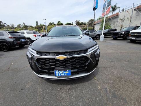 Used 2025 Chevrolet Trax LT w/ Driver Confidence Package image 3