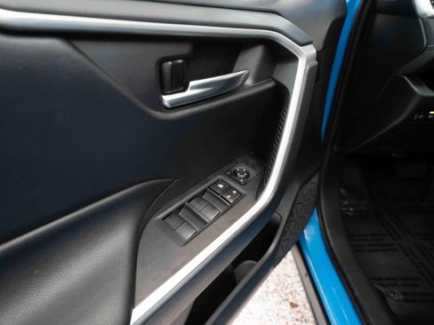Used 2019 Toyota RAV4 XLE FWD image 7