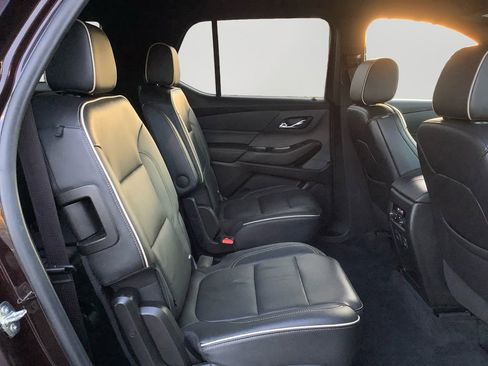 Used 2022 Chevrolet Traverse Premier FWD image 26