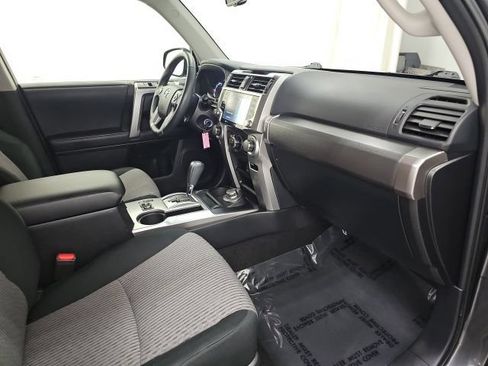Used 2020 Toyota 4Runner SR5 AWD/4WD image 33