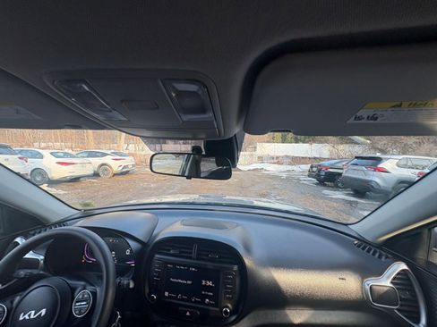 Used 2025 Kia Soul LX w/ LX Technology Package image 31