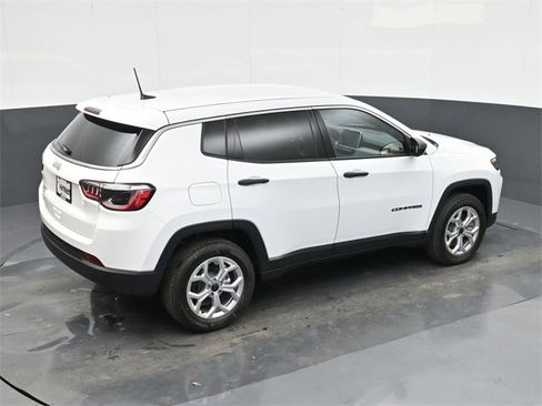 Used 2025 Jeep Compass Sport image 28