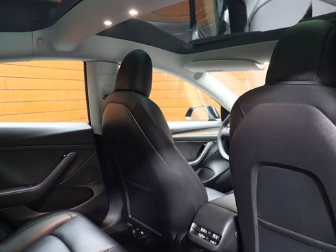 Used 2023 Tesla Model 3 Standard Range image 59