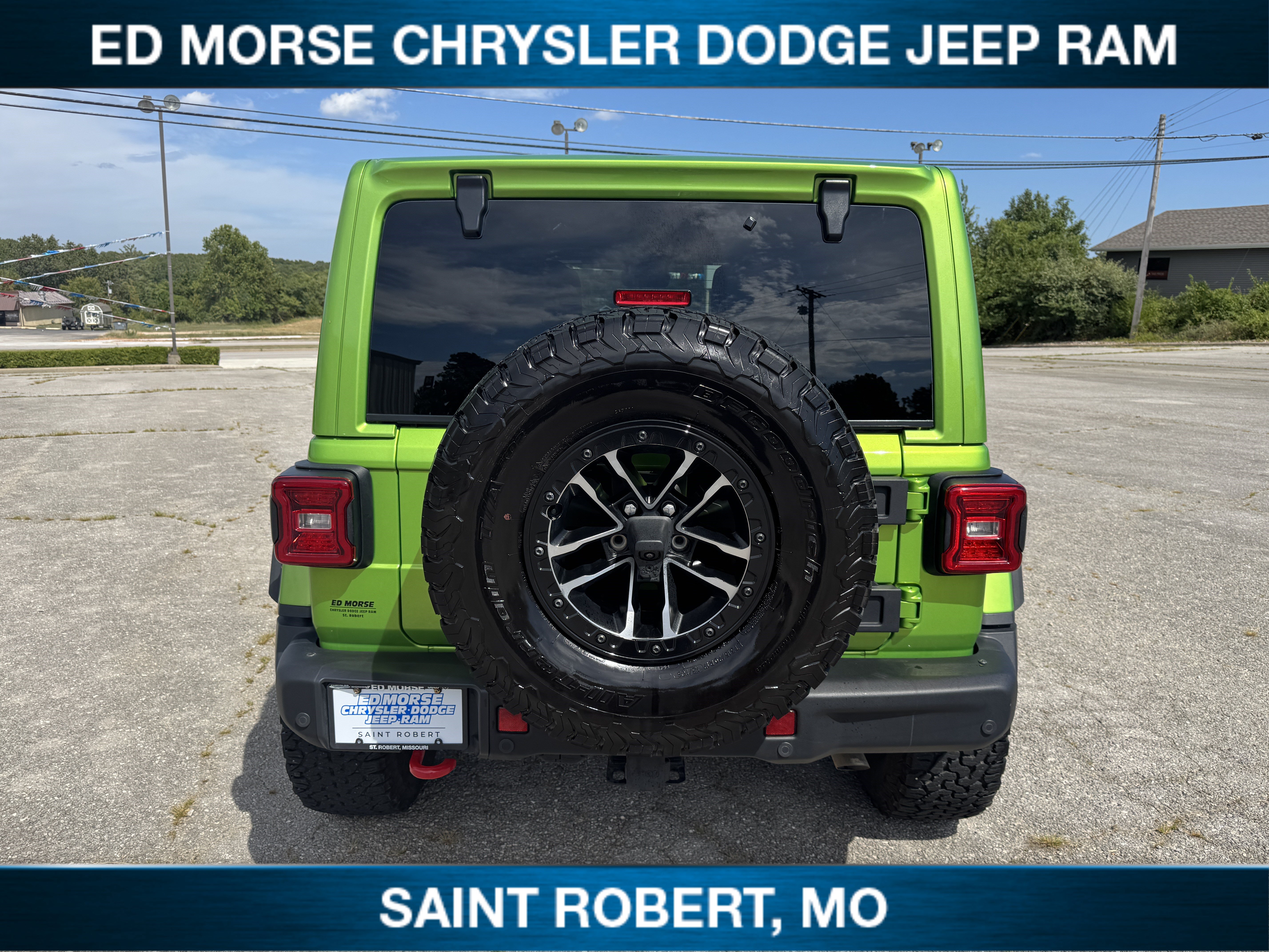 Used 2025 Jeep Wrangler Unlimited Rubicon AWD/4WD image 3
