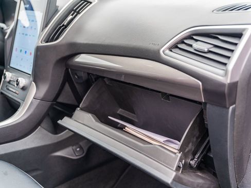 Used 2024 Ford Edge SEL image 10