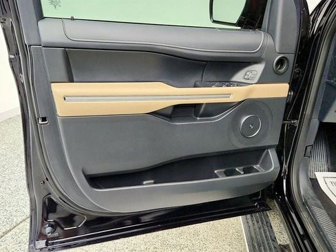 Used 2024 Ford Expedition Limited RWD image 11