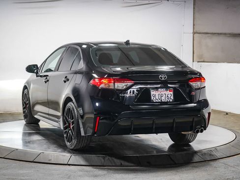 Used 2024 Toyota Corolla SE w/ SE Premium Package FWD image 9