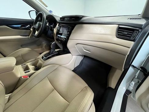 Used 2019 Nissan Rogue SL w/ Premium Package AWD/4WD image 10