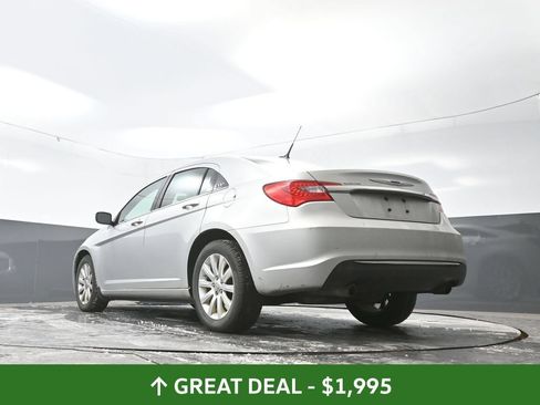 Used 2011 Chrysler 200 Touring FWD image 30
