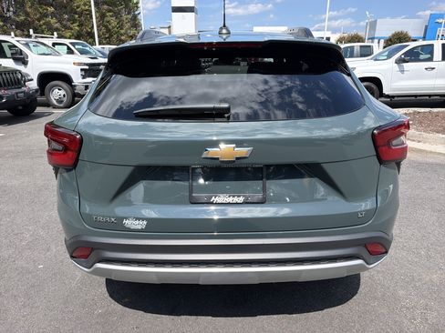 Used 2025 Chevrolet Trax LT FWD image 9
