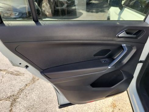 Used 2018 Volkswagen Tiguan SEL image 28