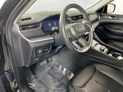 Used 2023 Jeep Grand Cherokee Limited AWD/4WD image 9