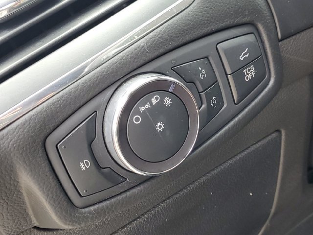 Used 2019 Ford Edge Titanium w/ Cold Weather Package AWD/4WD image 8