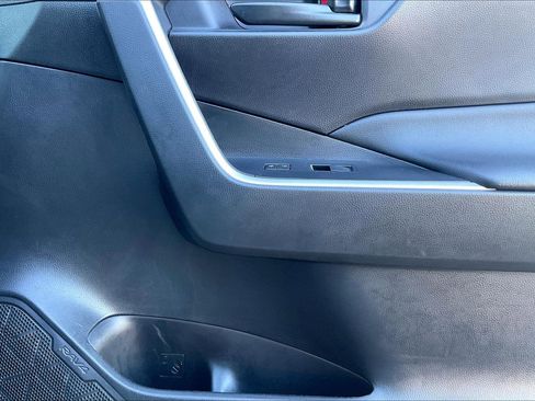 Used 2022 Toyota RAV4 LE image 20