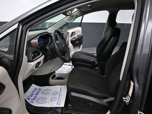Used 2023 Chrysler Voyager LX FWD image 29