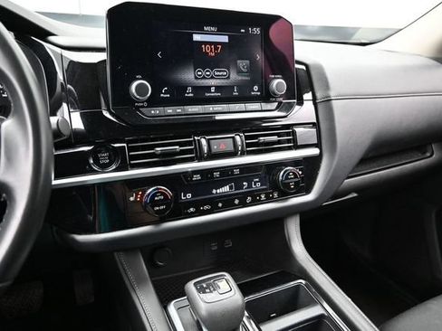 Used 2025 Nissan Pathfinder SV FWD image 44