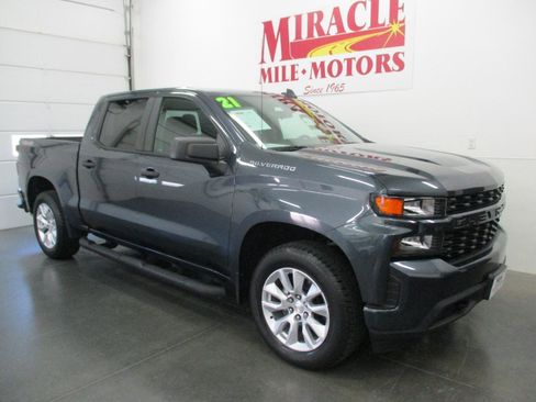 Used 2021 Chevrolet Silverado 1500 Custom w/ Safety Confidence Package image 1