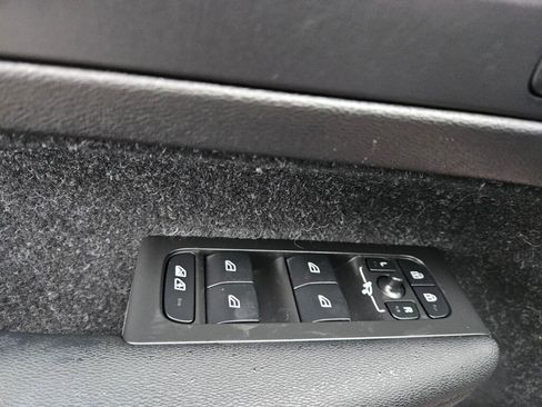 Used 2020 Volvo XC40 T5 R-Design image 16