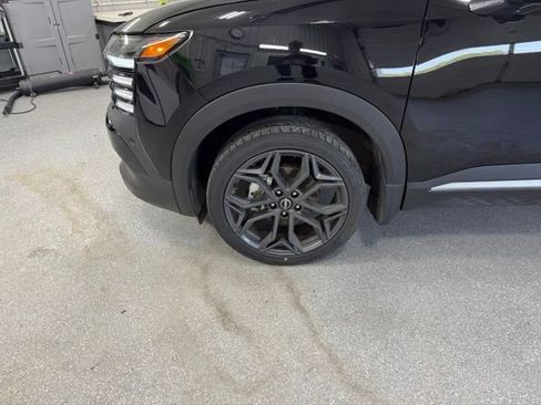 Used 2025 Nissan Kicks SR AWD/4WD image 12