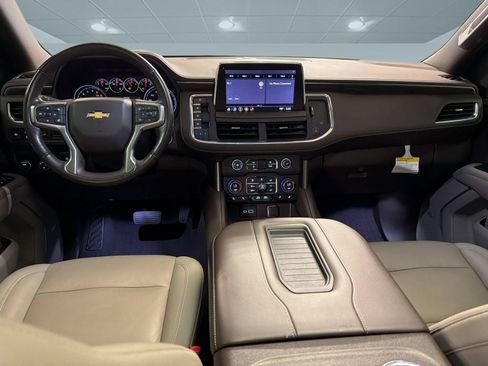 Used 2021 Chevrolet Tahoe LT w/ LT Signature Package RWD image 16