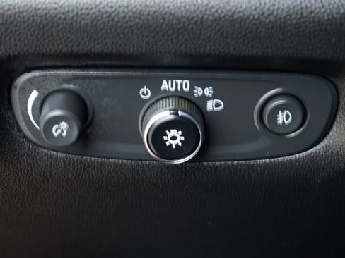 Used 2020 Chevrolet Traverse RS FWD image 22