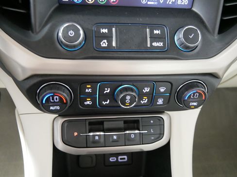 Used 2022 GMC Acadia Denali w/ Denali Ultimate Package FWD image 23