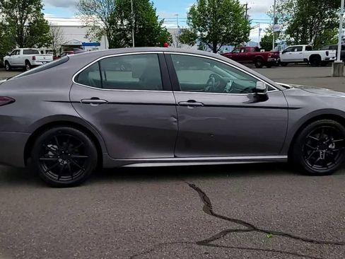 Used 2023 Toyota Camry SE w/ Cold Weather Package image 9