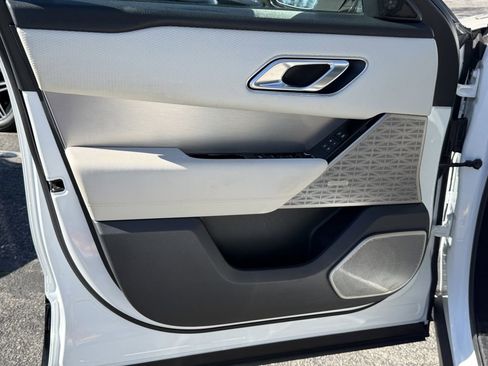 Used 2022 Land Rover Range Rover Velar R-Dynamic S image 17