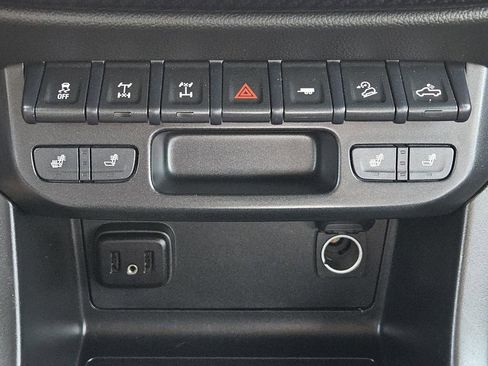 Used 2019 Chevrolet Colorado ZR2 w/ ZR2 Dusk Special Edition AWD/4WD image 17