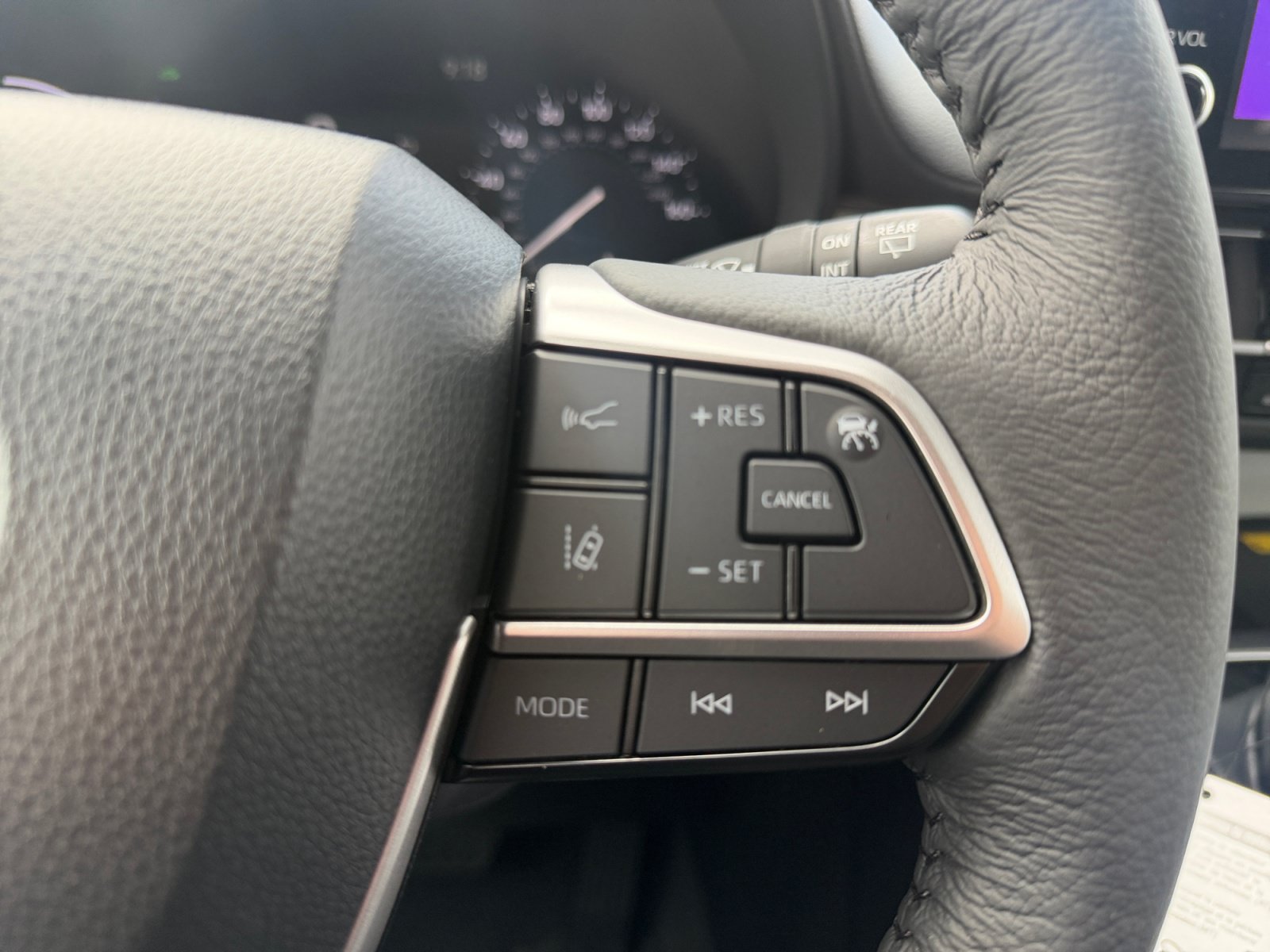 Certified 2026 Toyota Sienna XLE FWD image 18