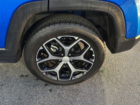 Used 2024 Jeep Compass Limited image 34