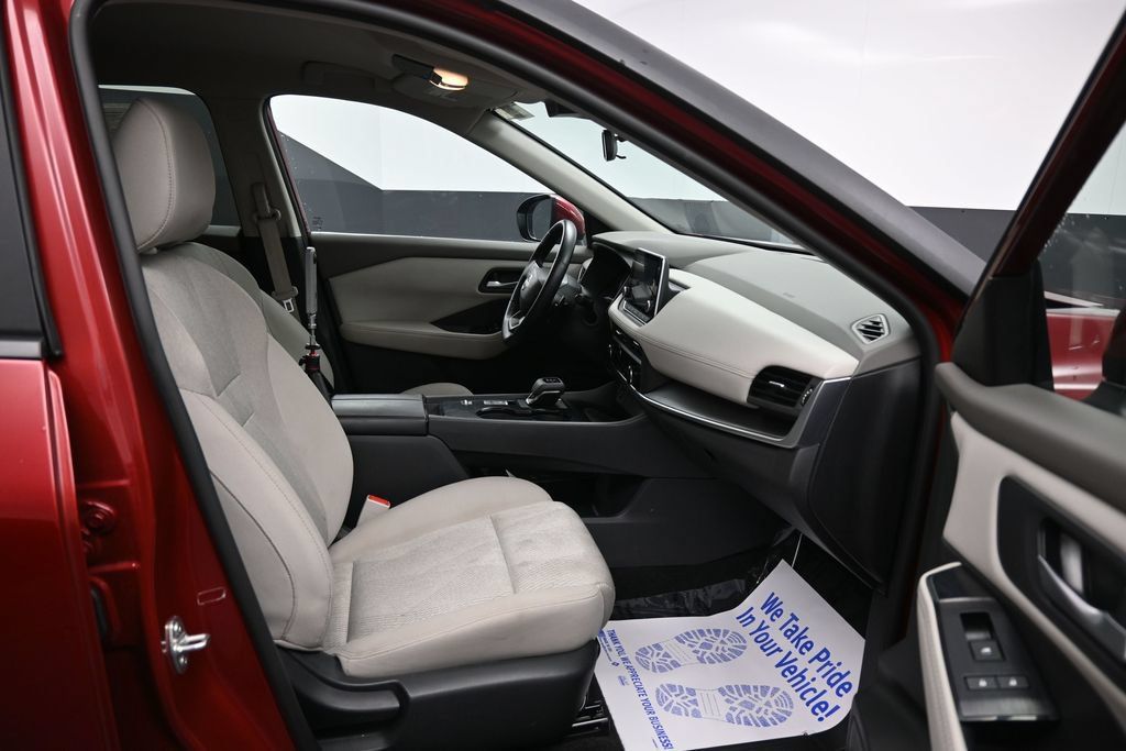 Used 2025 Nissan Rogue SV FWD image 14