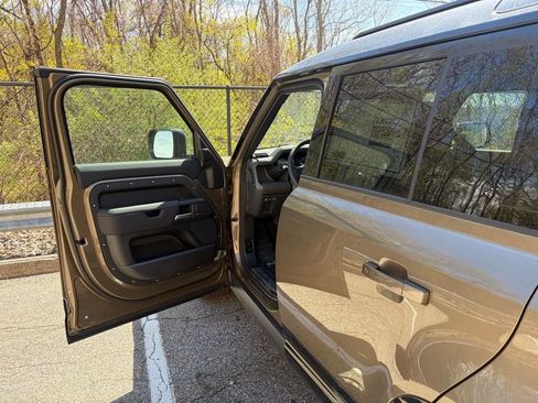 New 2026 Land Rover Defender 110 X-Dynamic SE AWD/4WD image 10