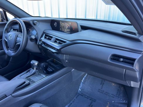 Used 2022 Lexus UX 200 image 12