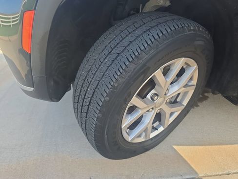 Used 2021 Jeep Grand Cherokee L Limited AWD/4WD image 32