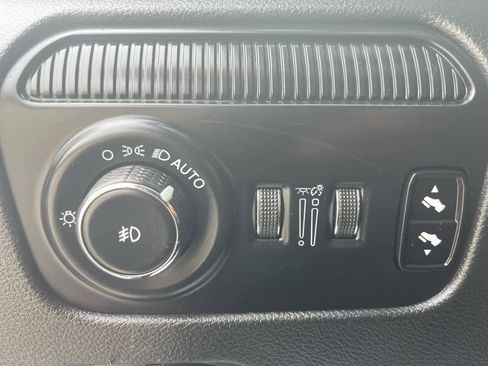 Used 2024 Jeep Wagoneer Series III AWD/4WD image 14