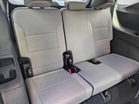 Used 2025 Chevrolet Traverse LT FWD image 21