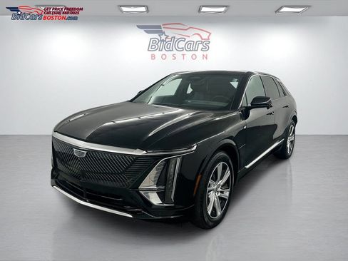 Used 2024 Cadillac Lyriq Tech AWD/4WD image 1