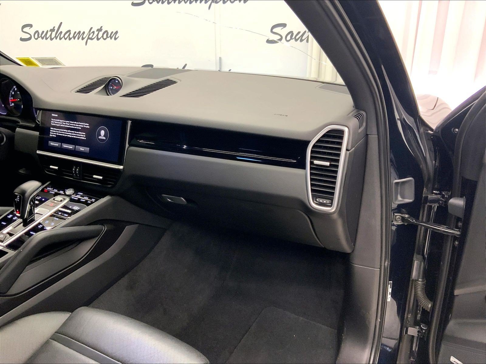Certified 2023 Porsche Cayenne Platinum Edition AWD/4WD image 22