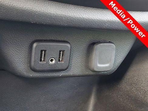 Used 2022 Chevrolet Traverse LT image 24